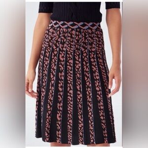 NWT DIANE VON FURSTENBERG Woman Kalina Pleated Snake print skirt Size Medium